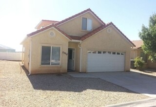 Building Photo - 4 BR HOME in Hurricane