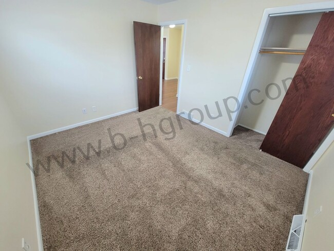 Building Photo - 4705 42nd Ave