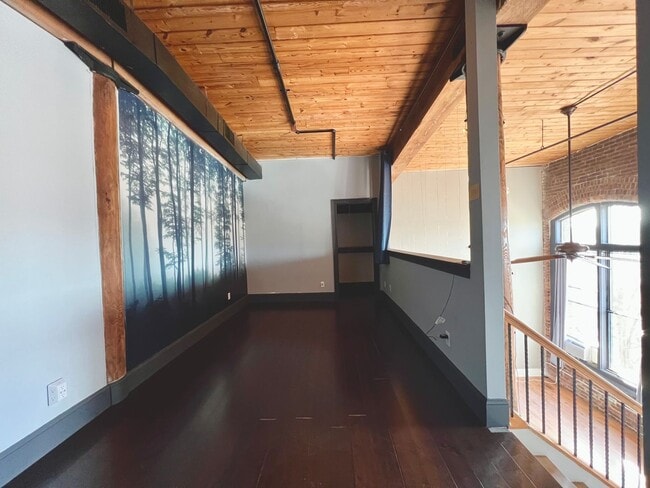 Building Photo - Stunning 2BR/1BA  Condo in Charlotte!!