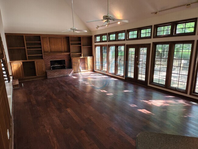 Building Photo - RARE exquisite home on acreage in the heart of West Little Rock!