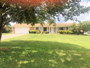 Building Photo - ALL ONE LEVEL IN THE HALLS COMMUNITY! 2 BD...