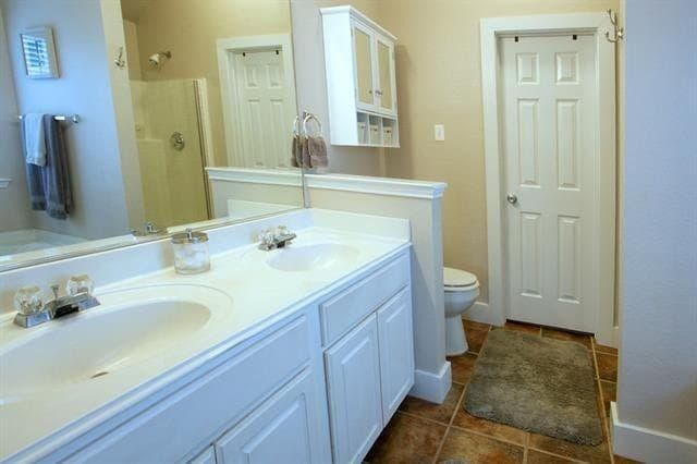 Building Photo - 1100 Alexandria Dr