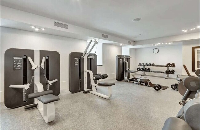 Building Photo - 1395 Brickell Bay Dr