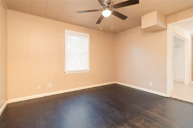 Building Photo - 4425 Harding Dr