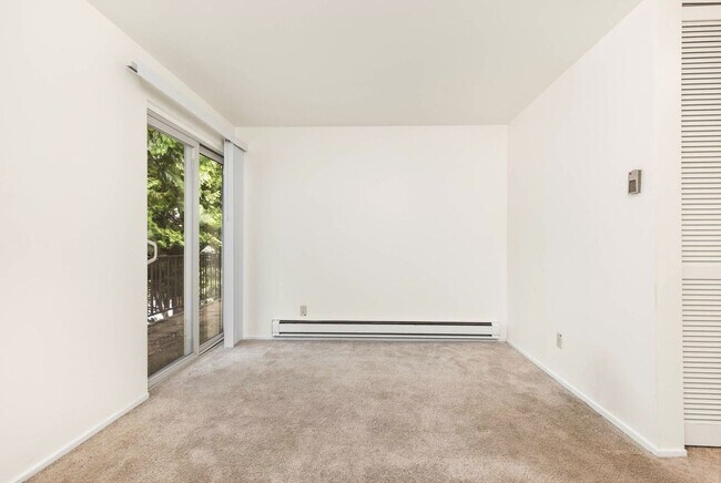 Building Photo - 1 Bedroom 1 Bath Condo in Kirkland