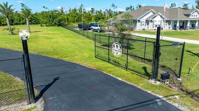 Building Photo - 7211 Bay Crest Rd