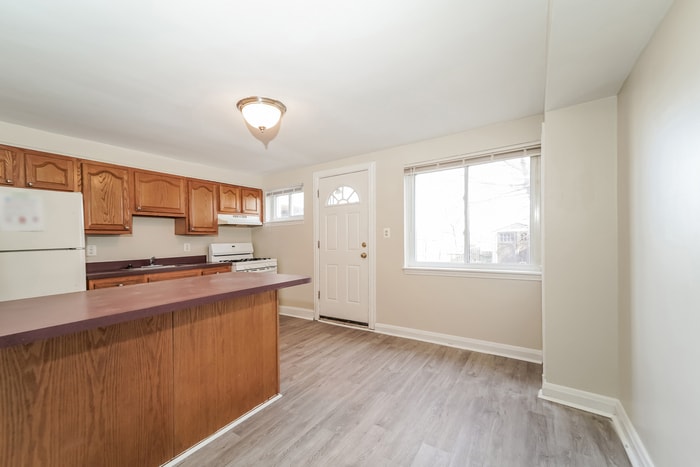 Building Photo - 1917 Searles Rd