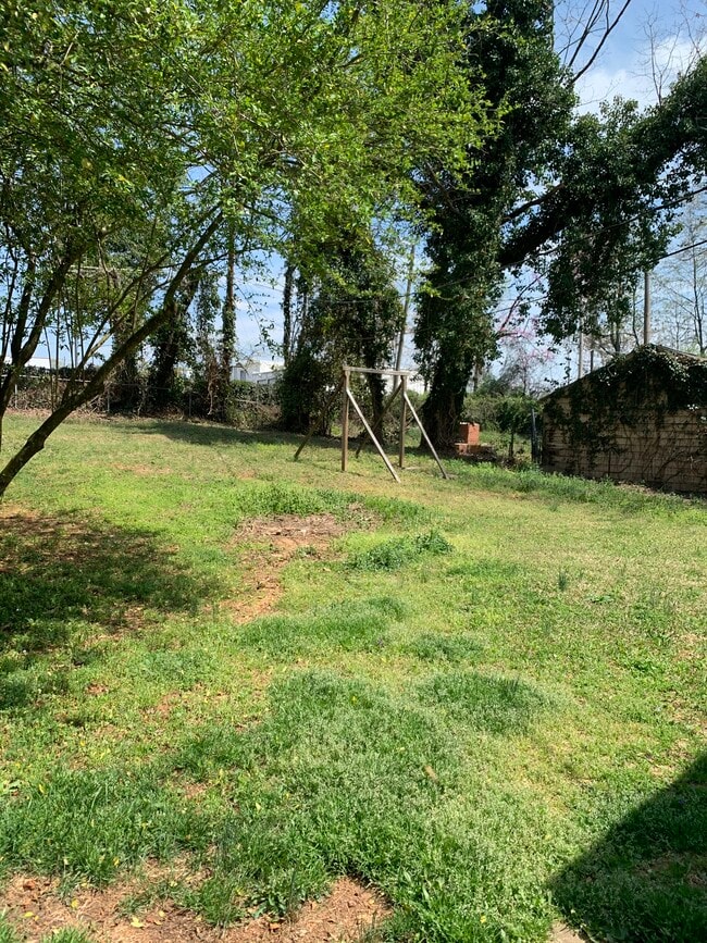 Building Photo - 2810 Stratford Dr