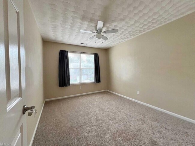 Building Photo - 1812 Kempsville Crossing Ln