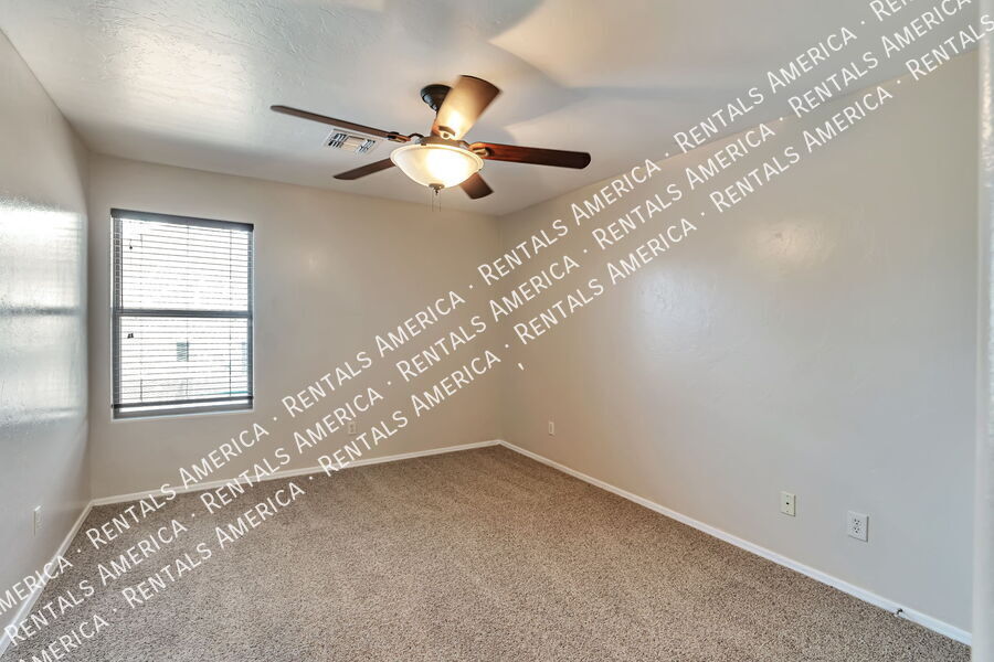Building Photo - 10813 S Bear Table Tank Dr