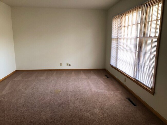 Building Photo - Three-Bedroom, 1-Bath House