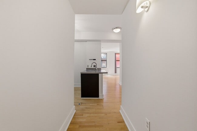 Building Photo - 809 6th St NW