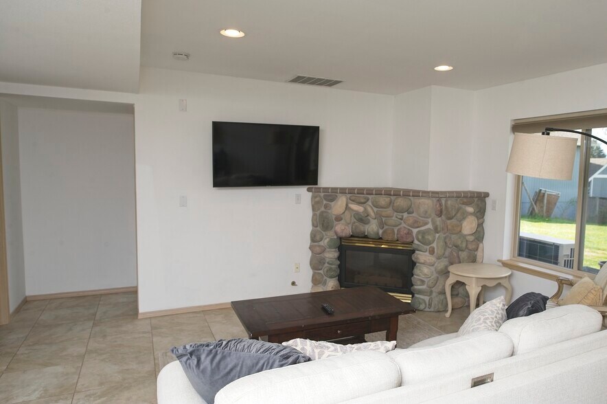 Building Photo - 11802 74th Ave E