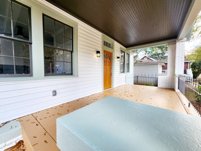 Building Photo - Charming Garden District Home
