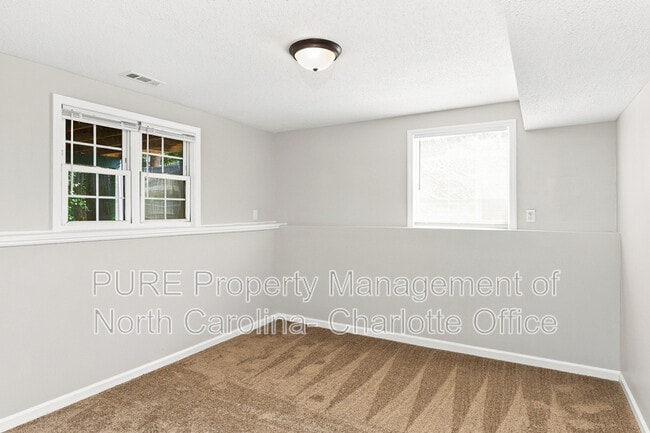 Building Photo - 8115 Bald Ridge Dr