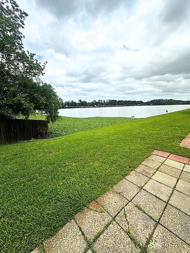 Building Photo - Fisherman's Delight