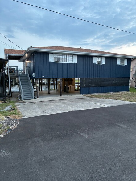 Building Photo - 213 Terry Dr