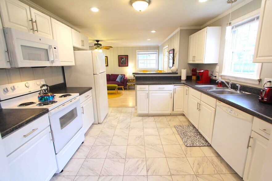 Building Photo - 2502 Woodyhill Dr