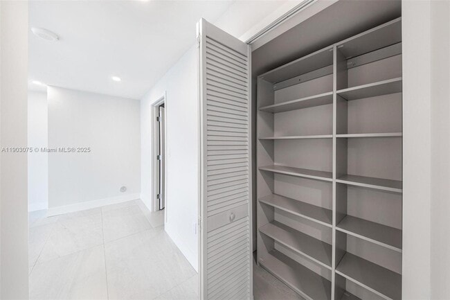 Building Photo - 555 NE 34th St