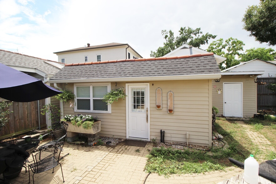 Primary Photo - 150 Labarre Dr