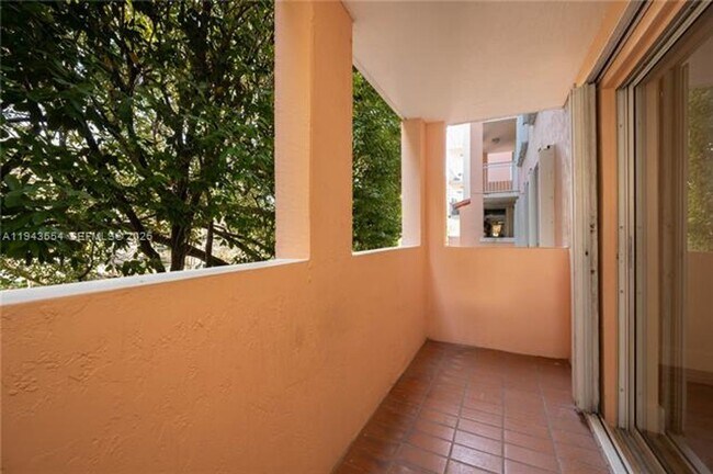 Building Photo - 1 Alhambra Cir