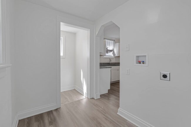Building Photo - 450 S Terrace Ave
