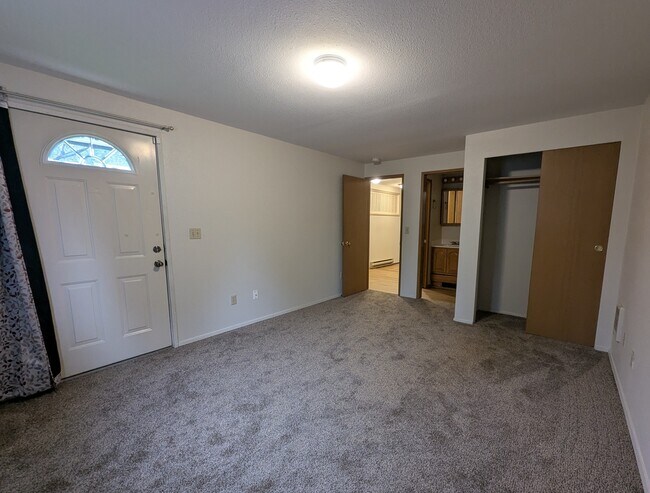 Building Photo - 1307 Eastside St NE