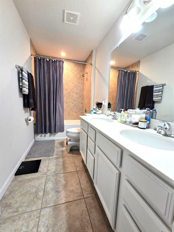 Building Photo - 10682 Old Sycamore Lp