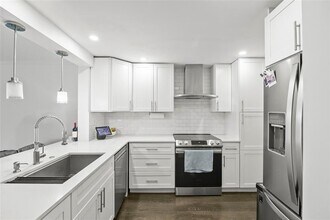 Building Photo - 2310 S Cypress Bend Dr