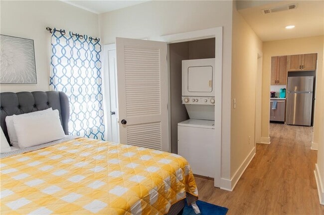 Building Photo - 504 Boulevard NE