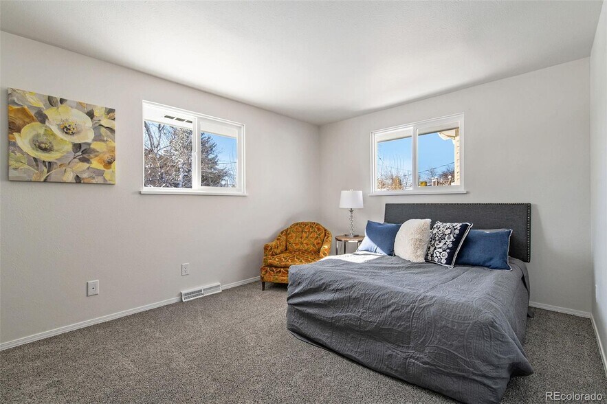 Primary bedroom - 952 S Garland Way