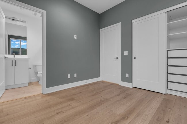 Building Photo - 2907 W Exposition Pl