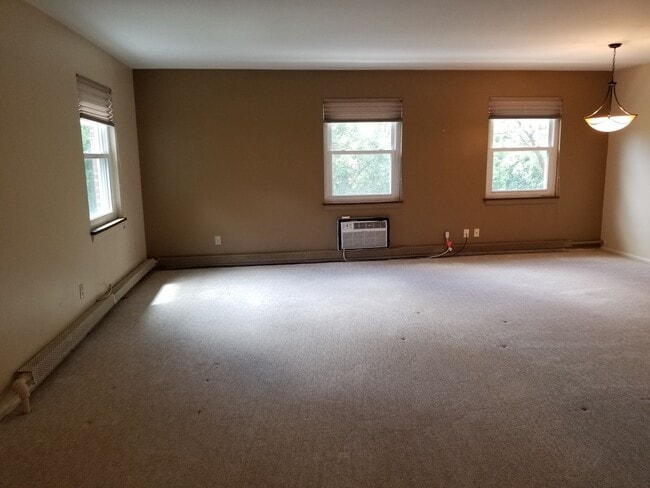 Building Photo - Mayflower Condo for Rent