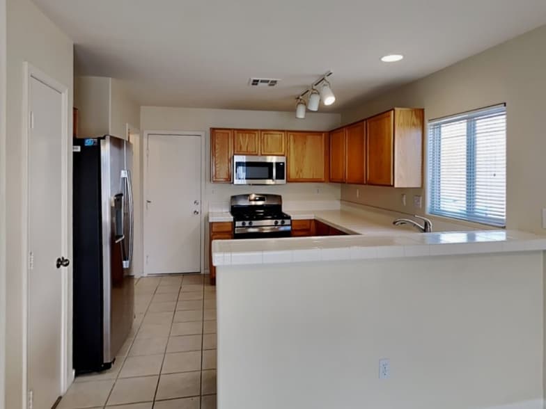 Building Photo - 53241 Clover Blossom Ct