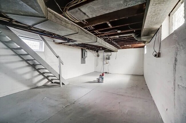 Building Photo - Updated 3 Bed 1 Bath in Price Hill!