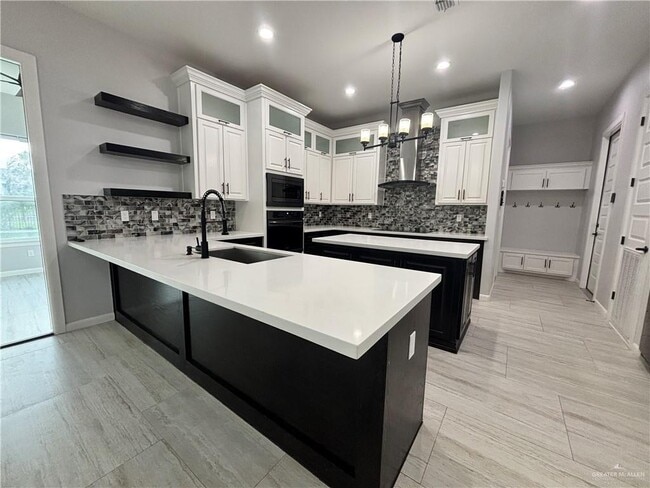 Building Photo - 33 Ensenada Ave