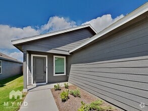 Building Photo - 233 Poplar Pl