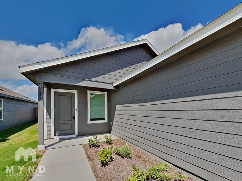 Building Photo - 233 Poplar Pl