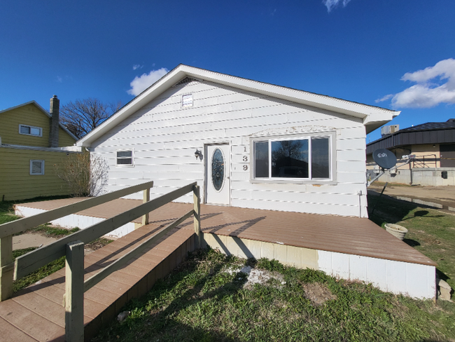 Primary Photo - 139 McNamara Ave
