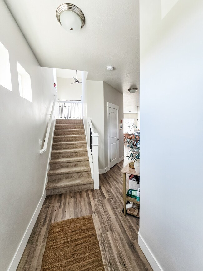 Building Photo - 261 W 490 N