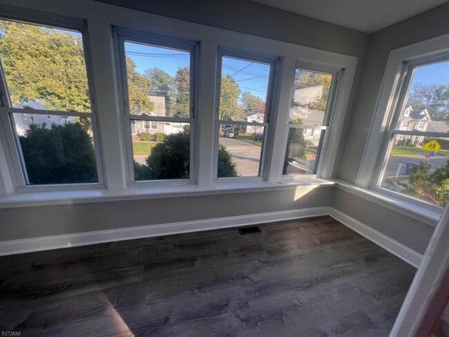 Building Photo - 186 Old Rd