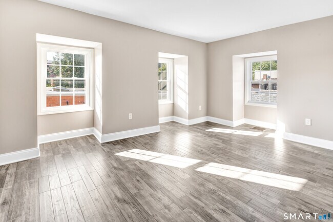 Building Photo - 418 Howe Ave