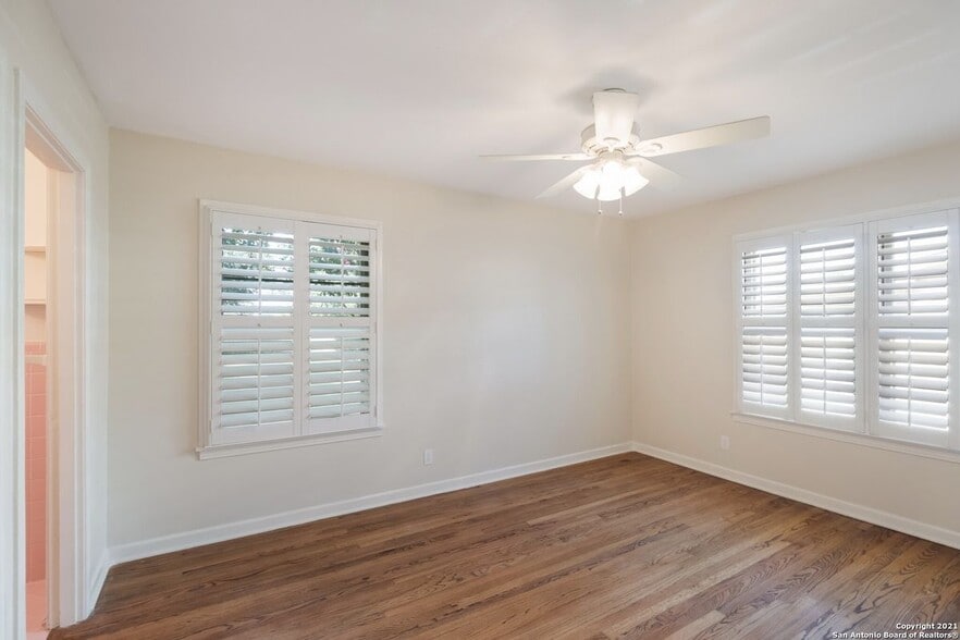 Building Photo - 255 Millwood Ln