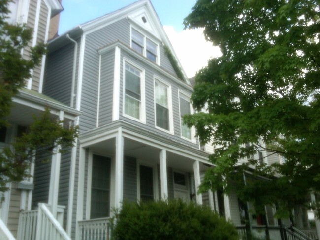 Primary Photo - 4-5 Bedroom Single Family Home Located in ...