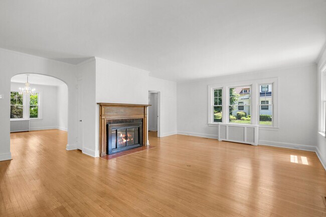 Building Photo - 121 Walworth Ave