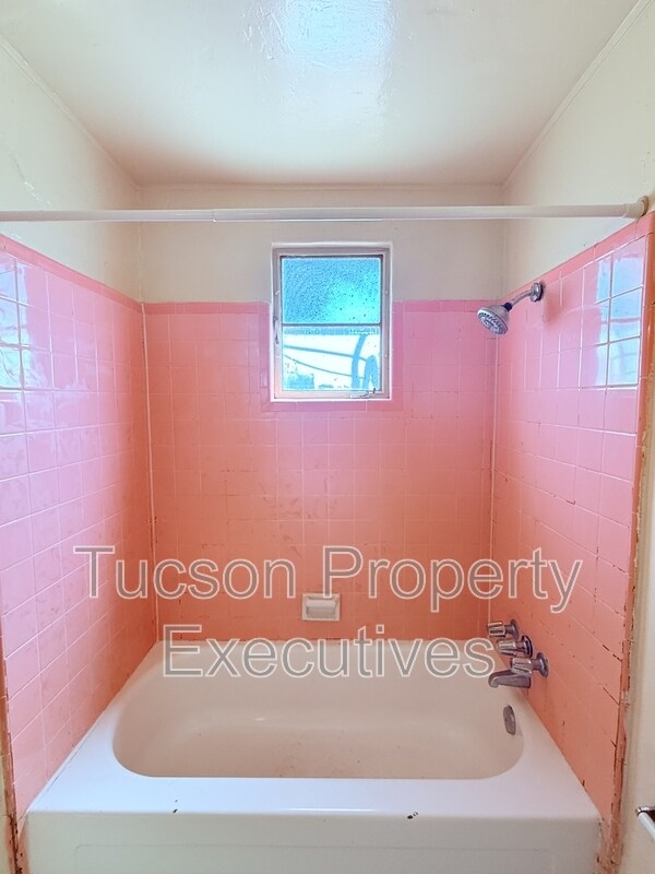 Building Photo - 3274 E Benson Hwy