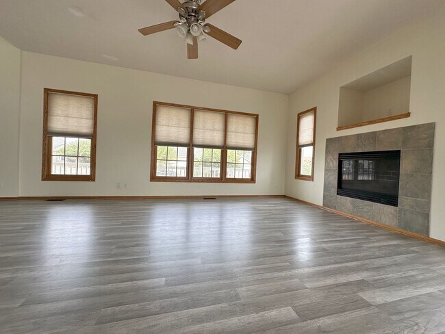 Building Photo - 8621 Lavender Cir