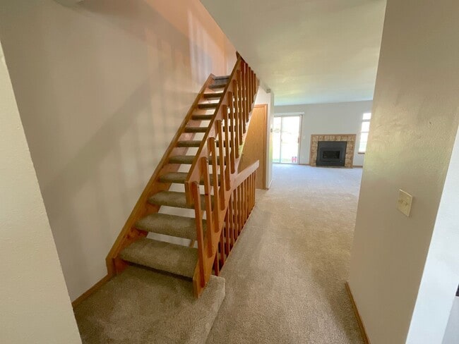 Building Photo - 2 Bedroom Townhome Available Near Austin B...