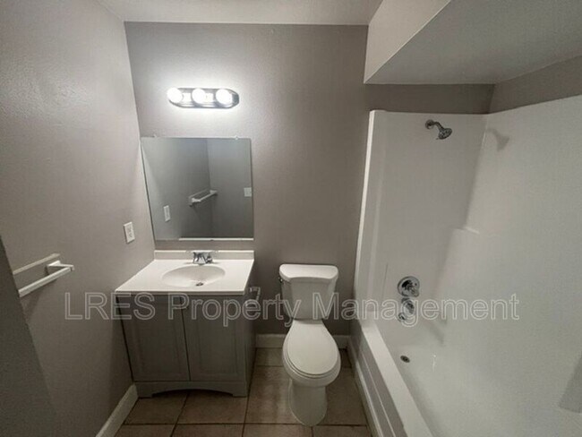 Building Photo - 1605 Terrace Dr