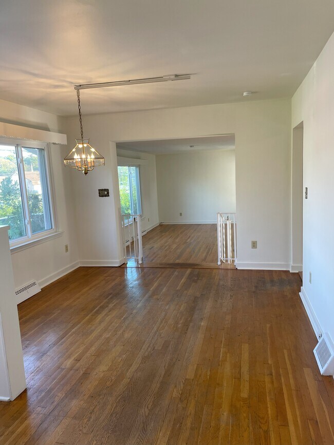 Building Photo - 4700 E Trindle Rd